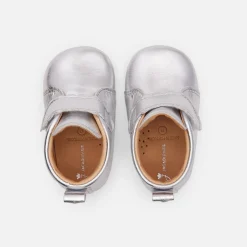 Chaussons bébé fille en cuir irisé - argent